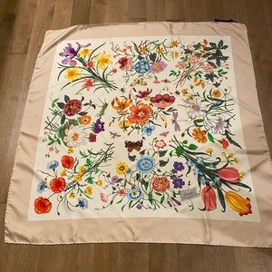 Gucci Flora print 90 cm carré scarf